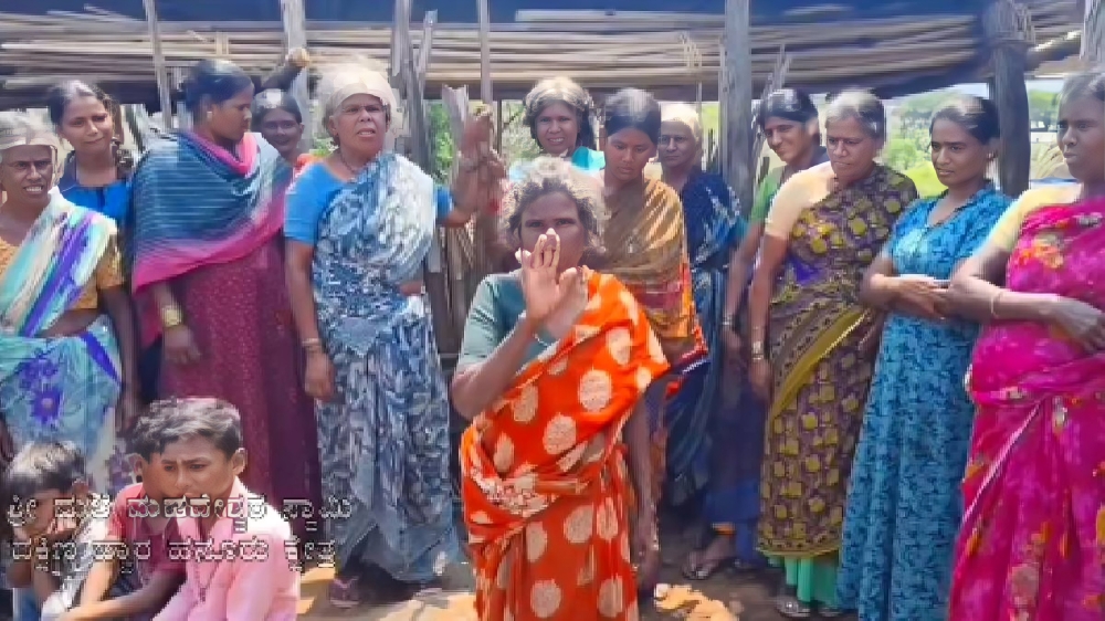 ಕೊಟ್ಟಿಗೆಗೆ ನುಗ್ಗಿ ಮೇಕೆಗಳ ಬೇಟೆಯಾಡಿದ ಚಿರತೆ - ಜೀವ ಕೈಯಲ್ಲಿ ಹಿಡಿದು ಕಾಲ ಕಳೆಯುತ್ತಿದ್ದಾರೆ ಗ್ರಾಮಸ್ಥರು!!
