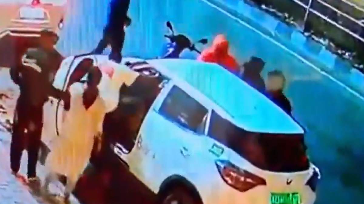 Bengaluru Road Rage: Uber Driver Assaulted by Group, CCTV Video Goes Viral