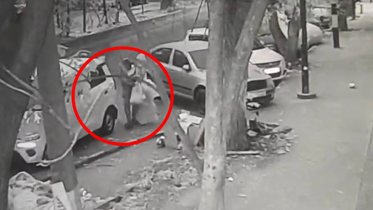 ಬೆಂಗಳೂರು ಕಾರು ಮಾಲೀಕರೇ ಎಚ್ಚರ - ರಸ್ತೆ ಪಕ್ಕ ಪಾರ್ಕ್ ಮಾಡಿದ ಕಾರಿನ ಗ್ಲಾಸ್ ಒಡೆದು ಲಕ್ಷಾಂತರ ಮೌಲ್ಯದ ವಸ್ತುಗಳ ಲೂಟಿ!!