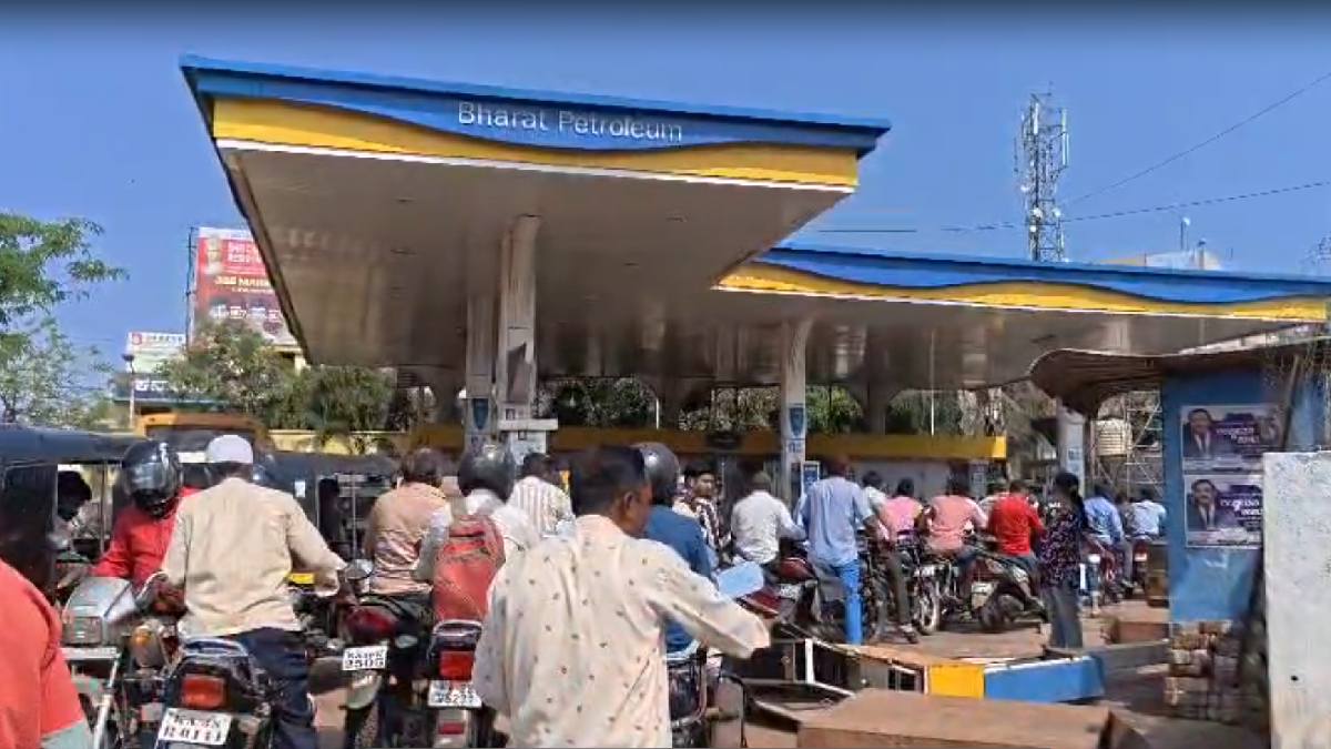 Bengaluru Faces Petrol and Diesel Shortage After LPG Crisis, Long Queues at Fuel Stations