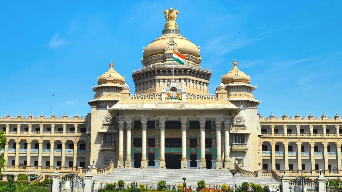 ರಾಜ್ಯದಲ್ಲಿ 8 ಹಿರಿಯ ಕೆಎಎಸ್ ಅಧಿಕಾರಿಗಳ ದಿಢೀರ್ ವರ್ಗಾವಣೆ; ಯಾರಿಗೆ, ಎಲ್ಲಿಗೆ ಪೋಸ್ಟಿಂಗ್? ಇಲ್ಲಿದೆ ಕಂಪ್ಲೀಟ್ ಲಿಸ್ಟ್!