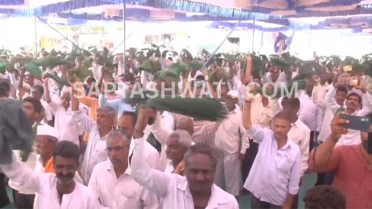 “2 ಡ್ಯಾಂ, 3 ನದಿಗಳಿದ್ದರೂ ನಮಗೇಕೆ ನೀರಿಲ್ಲ?” ಸರ್ಕಾರದ ವಿರುದ್ಧ ಹುಕ್ಕೇರಿ ಕೋರ್ಟ್ ವೃತ್ತದಲ್ಲೇ ಬೈಠಕ್ ಹಾಕಿದ ನೂರಾರು ರೈತರು!!