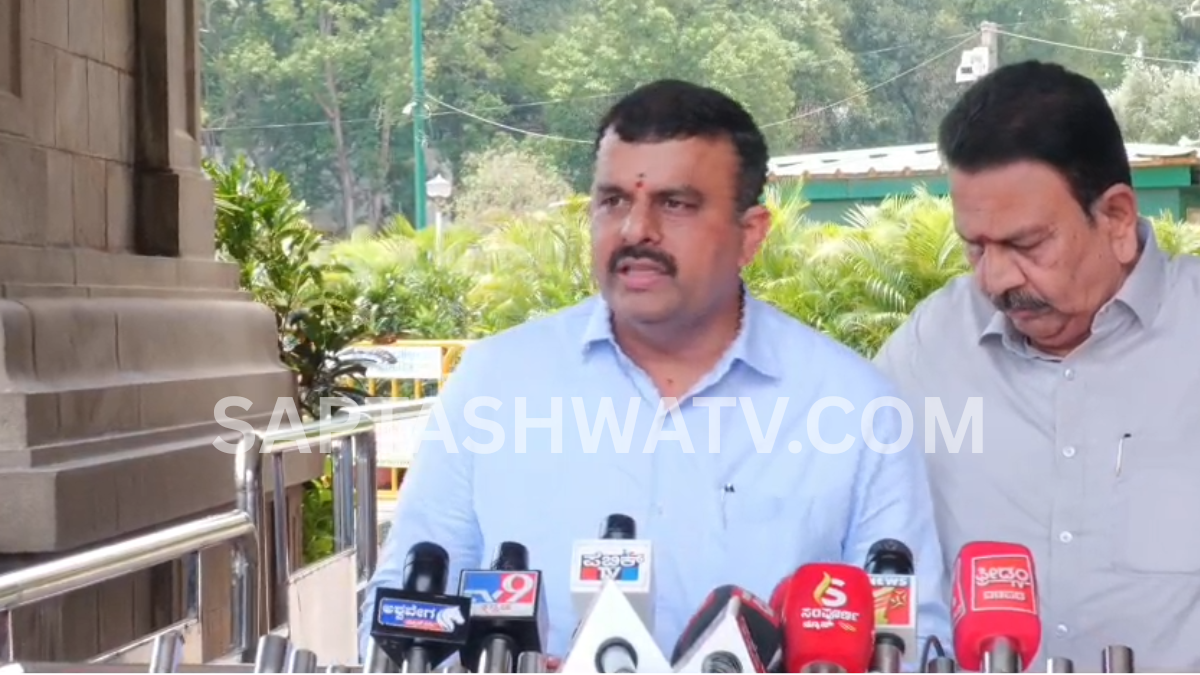 ಬಾಂಗ್ಲಾದೇಶಿ ನುಸುಳುಕೋರರ ರಕ್ಷಣೆ ಆರೋಪ - ಸಿದ್ದರಾಮಯ್ಯ ಧೋರಣೆ ವಿರುದ್ಧ ವಿಧಾನಸೌಧದಲ್ಲಿ ಗುಡುಗಿದ ಬಿಜೆಪಿ ಶಾಸಕ!!