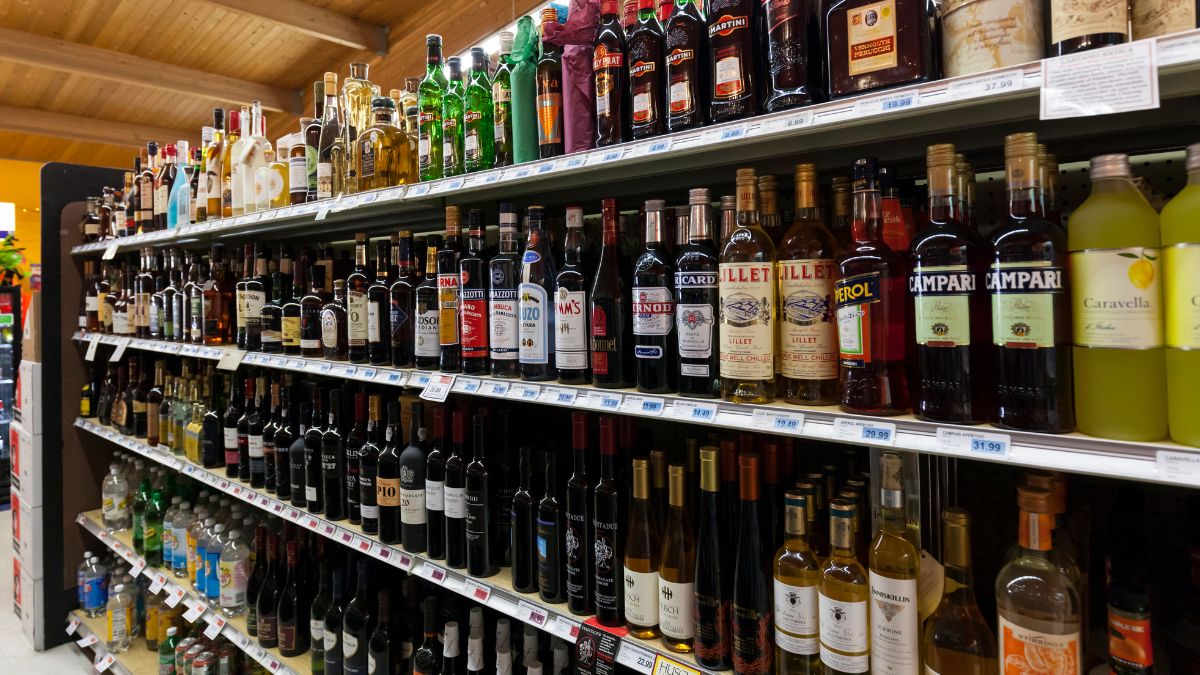Karnataka Introduces New AIB-Based Liquor Tax Policy; Cheap Liquor Prices Likely to Rise From May 11