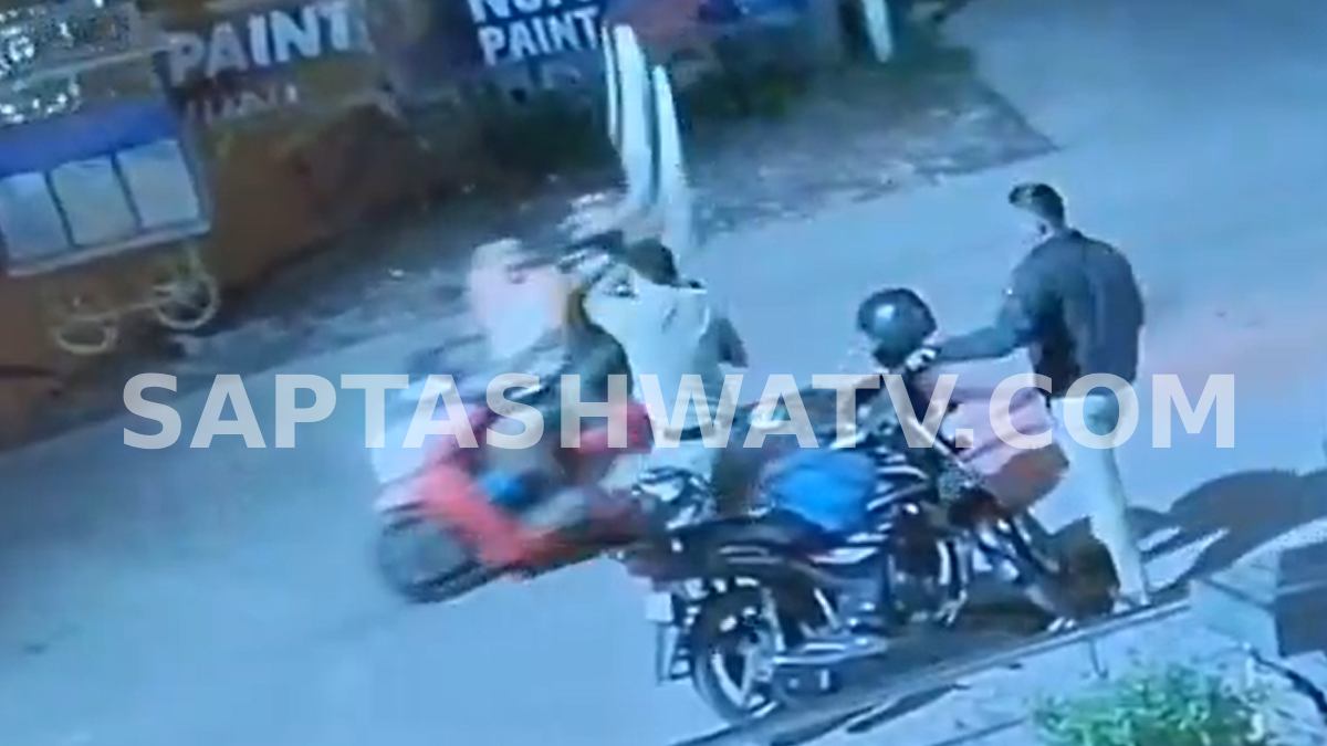 Mangaluru Constable Attacked by Bike-Borne Youths During Night Patrol, CCTV Footage Surfaces