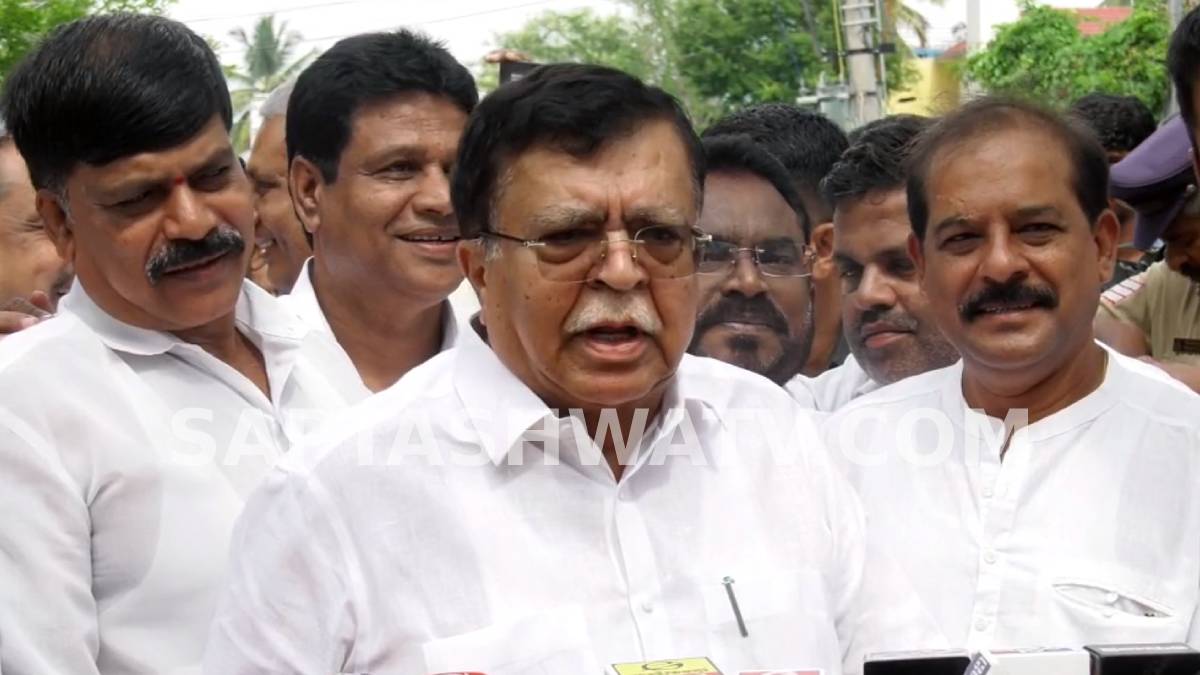 ಹೈಕಮಾಂಡ್ ಅಂಗಳದಲ್ಲಿ ಸಿದ್ದರಾಮಯ್ಯ ಭವಿಷ್ಯ - ರಾಜಣ್ಣ ಬಿಚ್ಚಿಟ್ಟ ಆ 'ಸ್ಪೋಟಕ' ರಹಸ್ಯ ಇಲ್ಲಿದೆ ನೋಡಿ!!