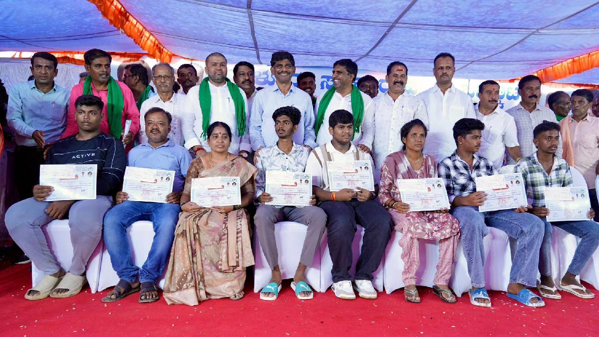 ರೈತರ ಮಕ್ಕಳ ವಿದ್ಯಾಭ್ಯಾಸಕ್ಕೂ ಬಮೂಲ್ ಭರ್ಜರಿ ಸಪೋರ್ಟ್ | Photo Credit: https://x.com/DKSureshINC