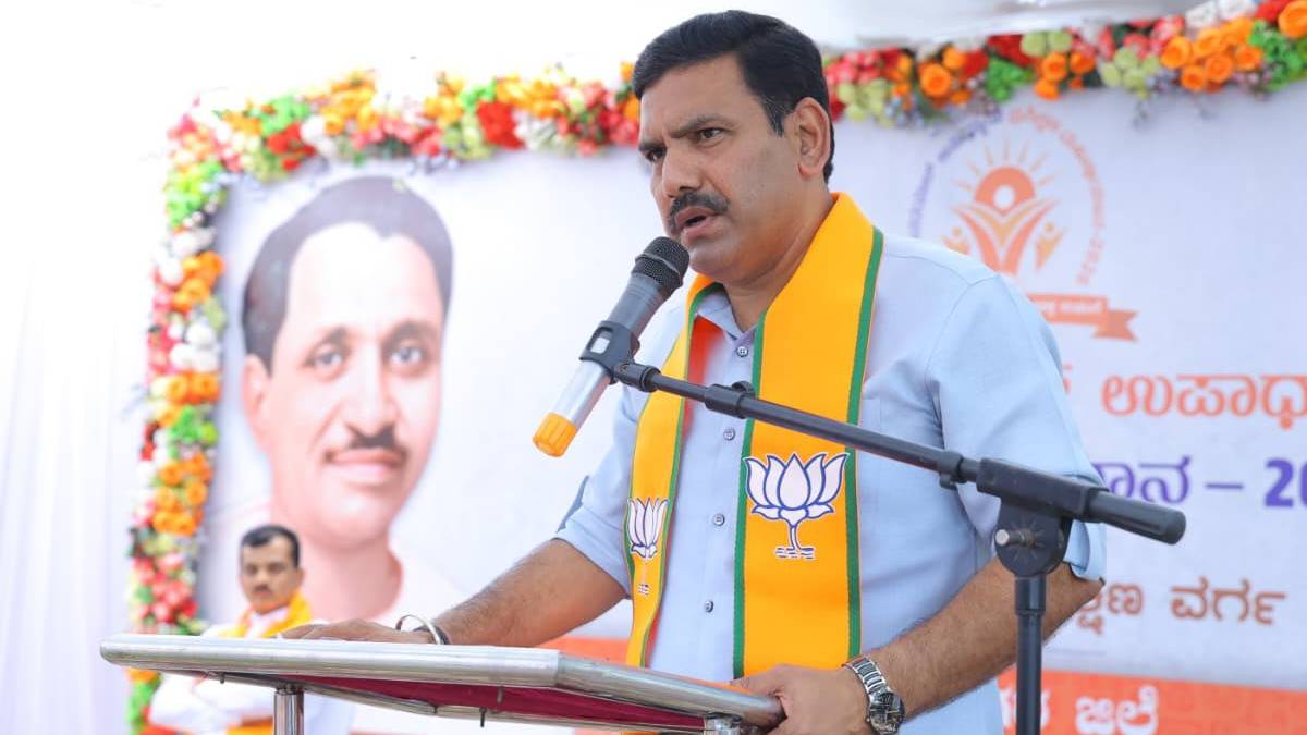 ಈಗ ಬಿಜೆಪಿಯಲ್ಲಿ ಬಿಗ್ ಟ್ವಿಸ್ಟ್ - ವಿಜಯೇಂದ್ರ ಅಧ್ಯಕ್ಷ ಗದ್ದುಗೆಯಿಂದ ಔಟ್, ಮಹಿಳಾ ನಾಯಕಿಗೆ ಪಟ್ಟ!!