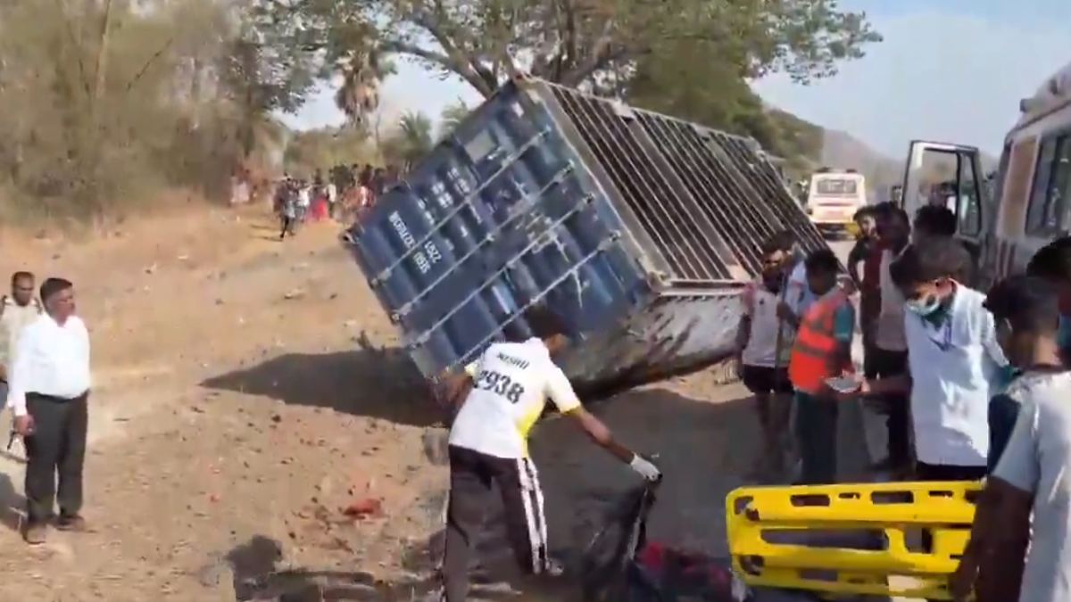 Palghar Tempo-Truck Accident: 13 Dead, 20 Injured; CM Fadnavis Announces Compensation