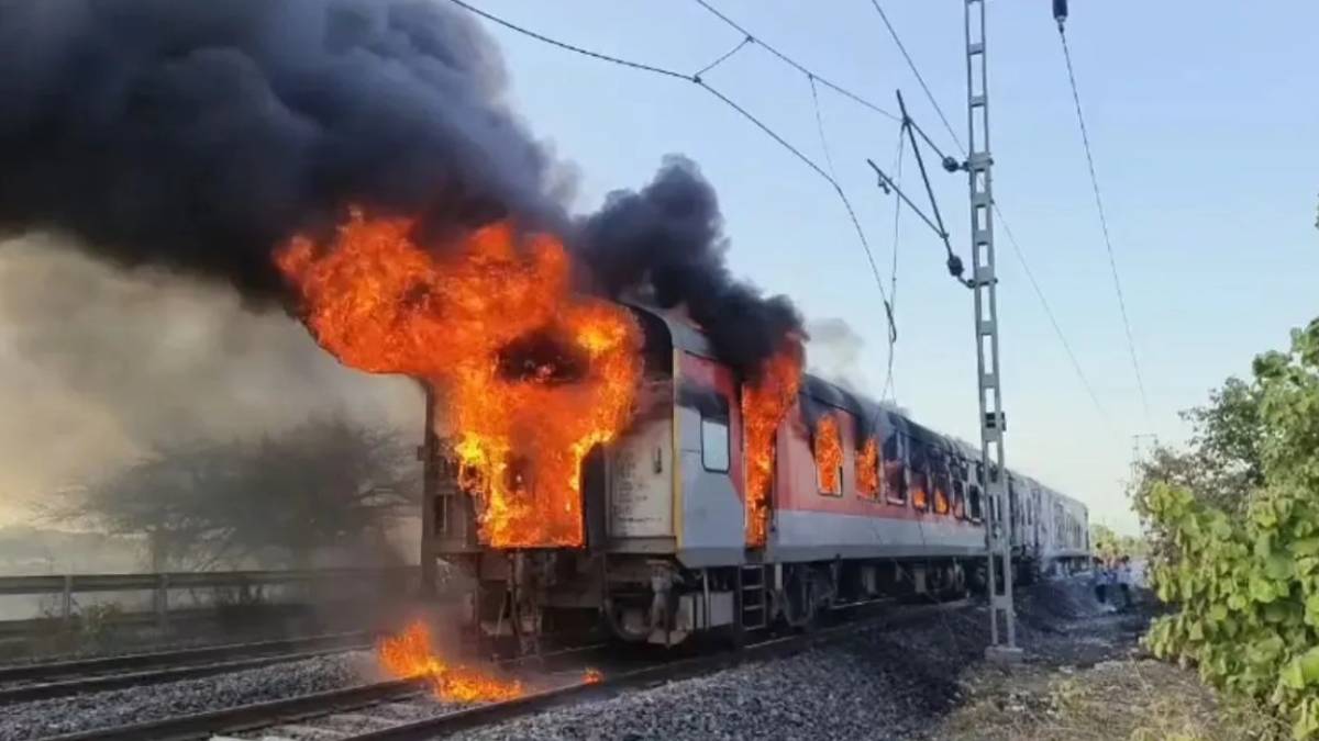ರೈಲುಗಳಲ್ಲಿ ಬೆಂಕಿ ಅವಘಡ: ಸಮಾಜ ವಿರೋಧಿಗಳ ಉದ್ದೇಶಪೂರ್ವಕ ಕೃತ್ಯ; ತನಿಖೆಯಲ್ಲಿ ಬಯಲಾಯ್ತು ಶಾಕಿಂಗ್ ಸತ್ಯ!