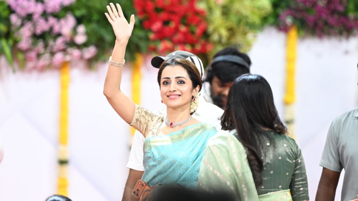 WATCH: Trisha Krishnan Mobbed by Fans After Vijay’s Oath Ceremony in Chennai
