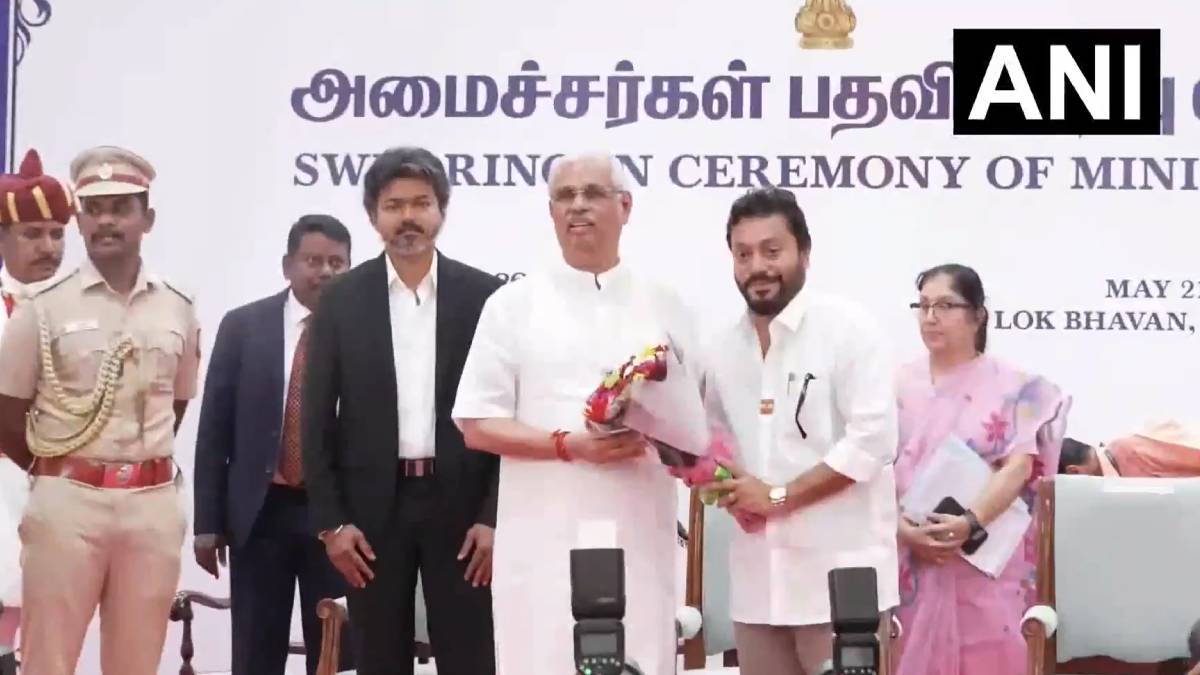 ವಿಜಯ್ ಕ್ಯಾಬಿನೆಟ್ ಮೆಗಾ ವಿಸ್ತರಣೆ: ಮೈತ್ರಿ ಧರ್ಮ ಪಾಲಿಸಿದ ತಮಿಳಗ ವೆಟ್ರಿ ಕಳಗಂ; ದಳಪತಿ ಸಂಪುಟ ಸೇರಿದ ಹೊಸ 23 ಸಚಿವರು!