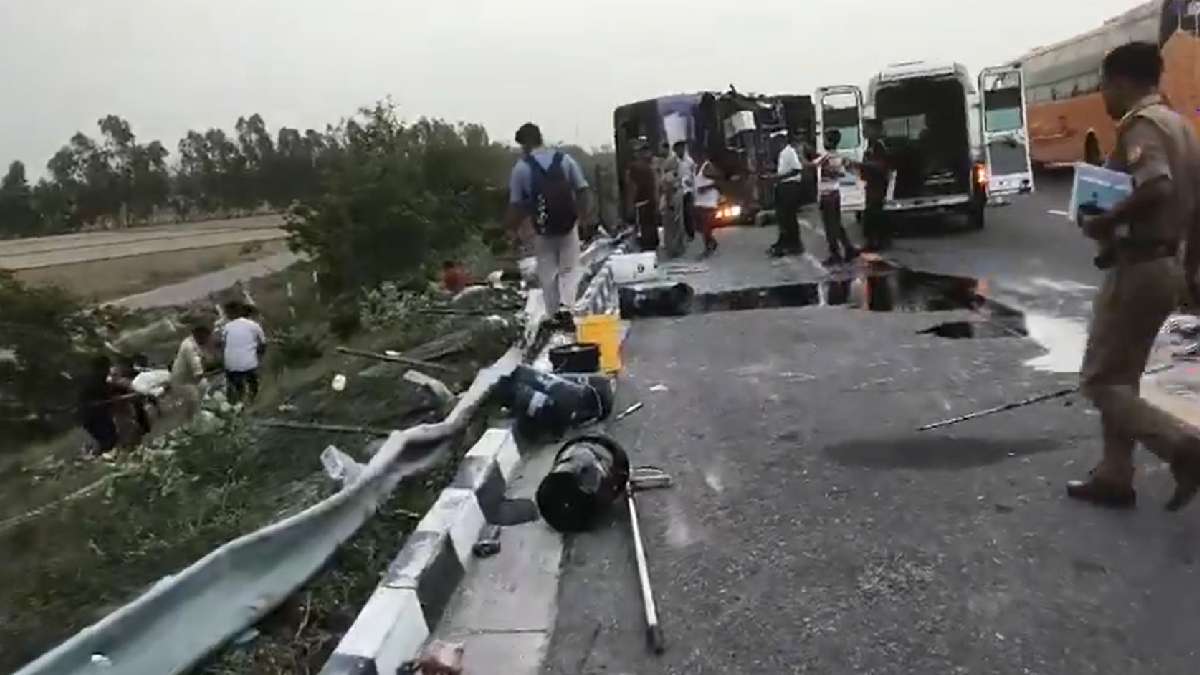 Unnao Bus Accident: 6 Dead, 15 Injured After Double-Decker Bus Overturns On Lucknow-Agra Expressway
