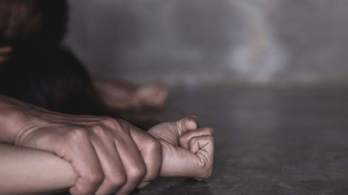 UP Horror: Dalit Woman Sanitation Worker Allegedly Raped by Village Head Over Salary Slip Excuse