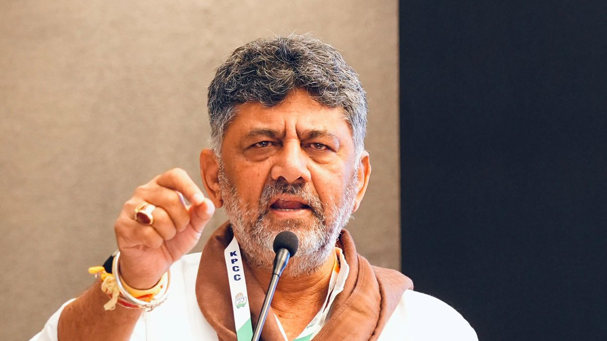 ಮುಖ್ಯಮಂತ್ರಿಯಾಗಿ ಸೀಟಿನಲ್ಲಿ ಕೂರುತ್ತಿದ್ದಂತೆಯೇ ಡಿಕೆಶಿ | Photo Credit: https://x.com/DKShivakumar/