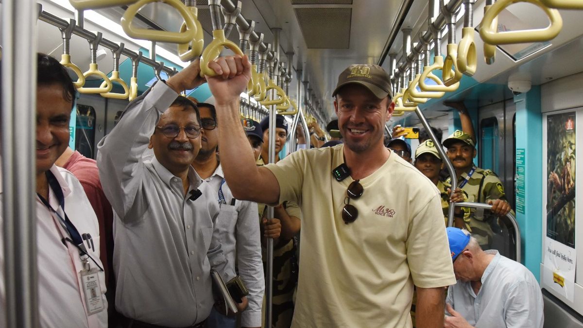 AB de Villiers Rides Mumbai Metro Line 3 in Casual Style