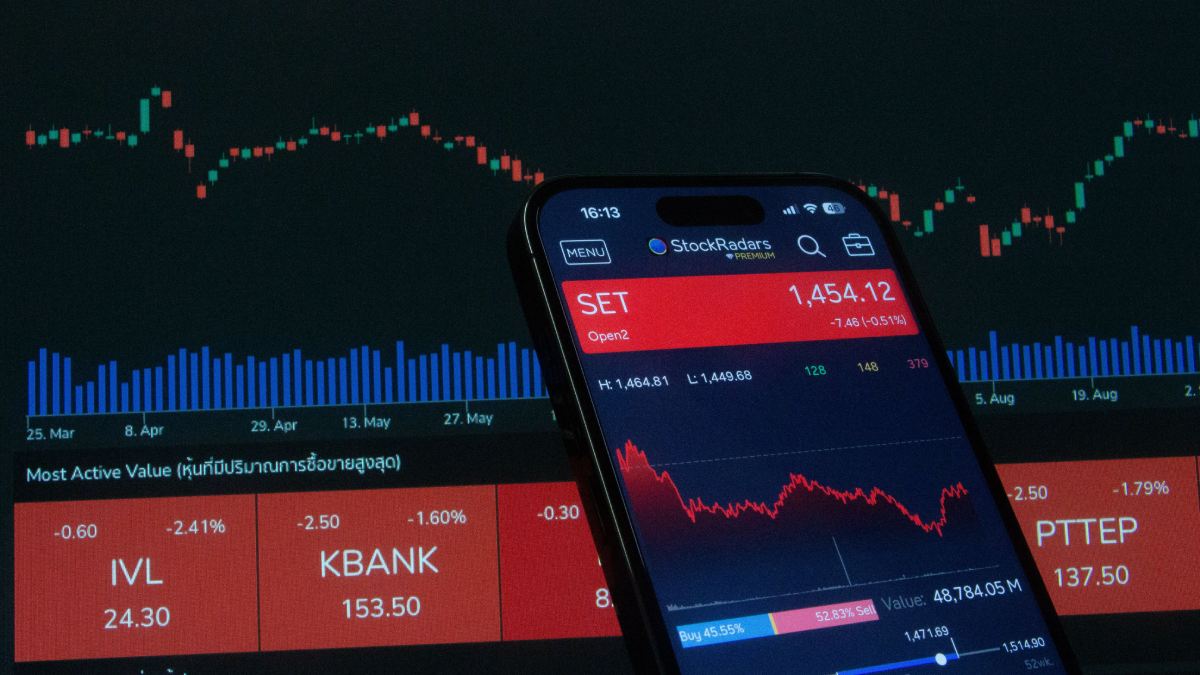 Why Are IT Stocks Falling Today? Accenture Warning Triggers Massive Selloff