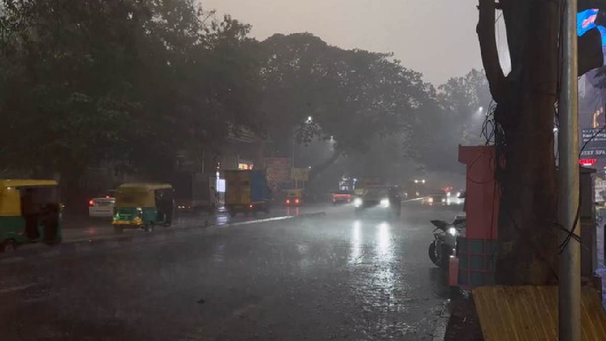 Bengaluru Rain Update: Heavy Showers Cause Waterlogging, Traffic Jams; Orange Alert for Coastal Karnataka