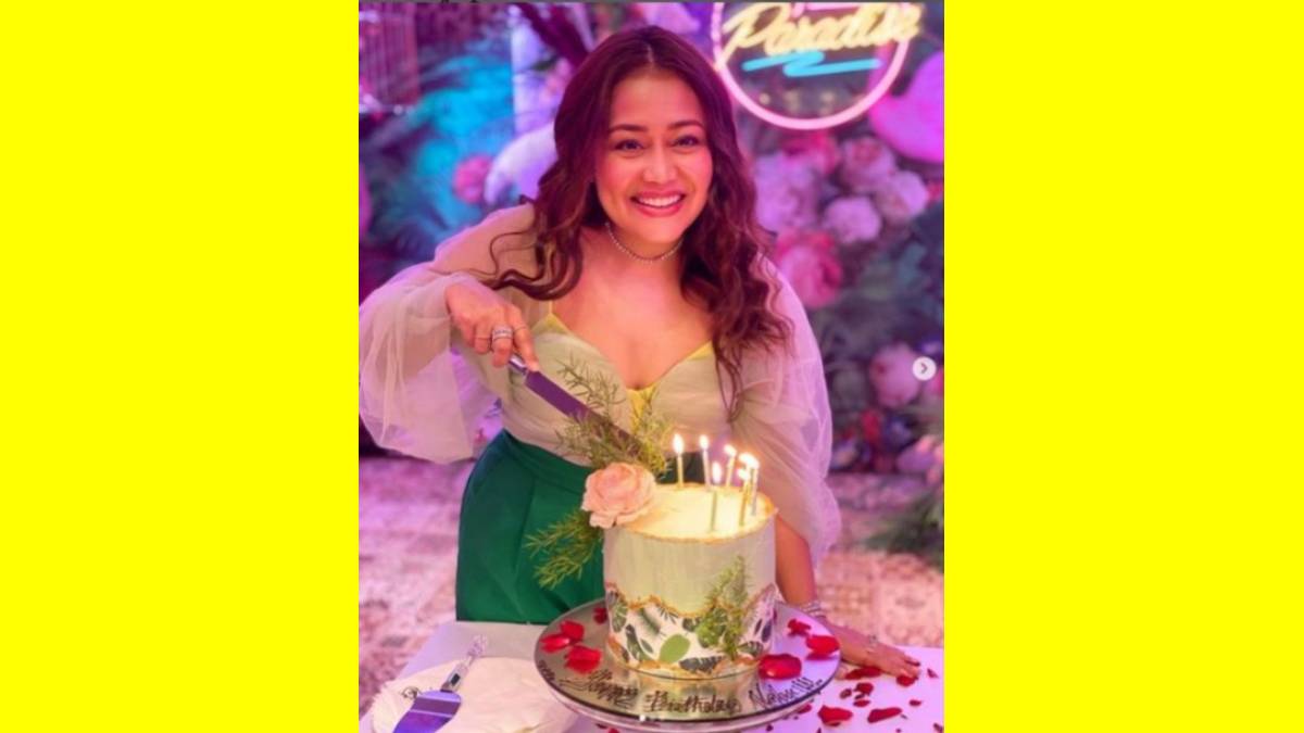 4ನೇ ವಯಸ್ಸಿನಲ್ಲೇ ಮೈಕ್ ಹಿಡಿದು ಚಳಿಯಲ್ಲಿ ಹಾಡುತ್ತಿದ್ದ ಹುಡುಗಿ