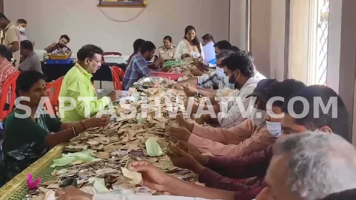 ಚಂದ್ರಗುತ್ತಿ ರೇಣುಕಾಂಬ ದೇವಸ್ಥಾನದಲ್ಲಿ ಕಾಣಿಕೆ ಹರಿವು: ದೇವಿಯ ಹುಂಡಿಯಲ್ಲಿ ಬರೋಬ್ಬರಿ 33.90 ಲಕ್ಷ ರೂ. ಸಂಗ್ರಹ!!