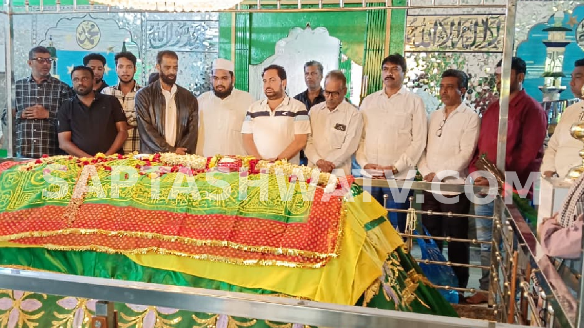 ಡಿಕೆಶಿ ಸುಗಮ ಆಡಳಿತಕ್ಕಾಗಿ ಪ್ರಾರ್ಥನೆ - ಚಿಕ್ಕಮಗಳೂರಿನ ಬಡಮಖಾನ್ ದರ್ಗಾದಲ್ಲಿ ಮುಸ್ಲಿಂ ಮುಖಂಡರಿಂದ ವಿಶೇಷ ಪೂಜೆ!!