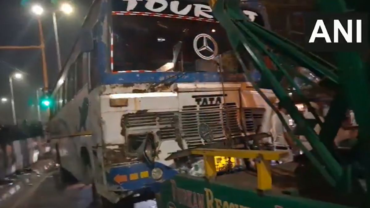Delhi Bus Accident: 1 Dead, 3 Injured After Speeding Bus Hits Multiple Vehicles in Nand Nagri