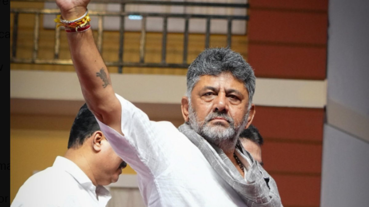 ಕನಕಪುರ ಬಂಡೆಗೆ ಚಿಕ್ಕಬಳ್ಳಾಪುರ ಶ್ರೀರಕ್ಷೆ- 101 ತೆಂಗಿನಕಾಯಿ ಒಡೆದು ಭಕ್ತಿಯಿಂದ ಹರಕೆ ತೀರಿಸಿದ ಶಿಡ್ಲಘಟ್ಟದ ಕಾಂಗ್ರೆಸ್ಸಿಗರು!!