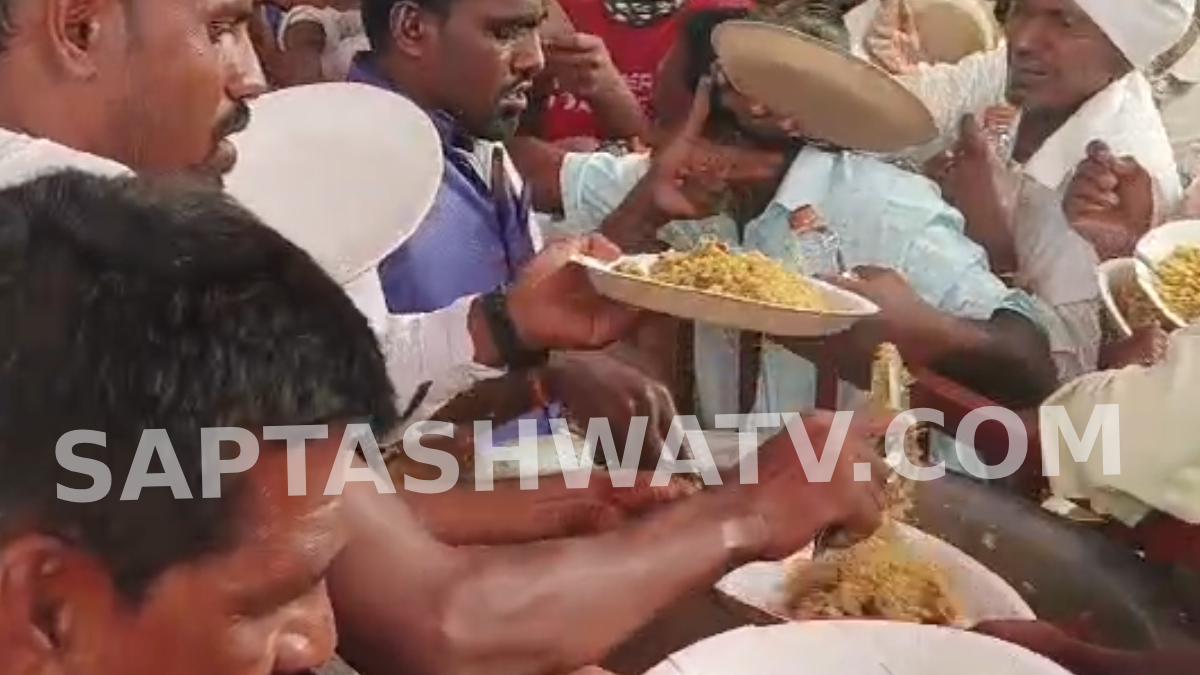 ಶಿಡ್ಲಘಟ್ಟ ಬಸ್ ನಿಲ್ದಾಣದ ಬಳಿ ಭರ್ಜರಿ ಮಾಂಸದೂಟ - ಬರೋಬ್ಬರಿ ಒಂದೂವರೆ ಟನ್ ಚಿಕನ್ ಬಿರಿಯಾನಿ ಸವಿದ 10 ಸಾವಿರ ಜನ!!
