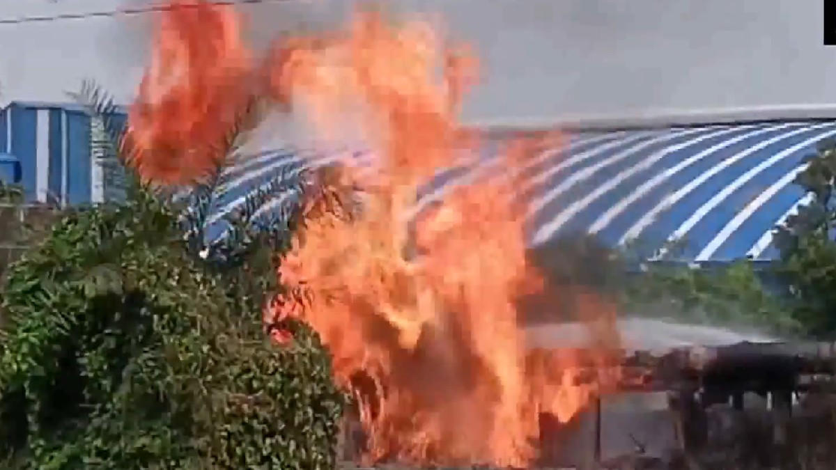 Fire Breaks Out in Haldia Petrochemicals' Naphtha Pipeline; 20 Injured in Major Industrial Accident