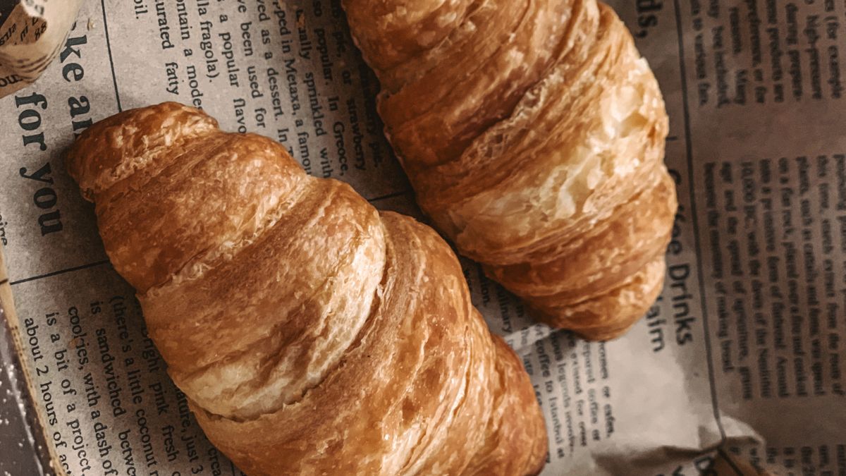 Maharashtra Bans Serving Food in Newspapers, Issues Statewide Food Safety Order