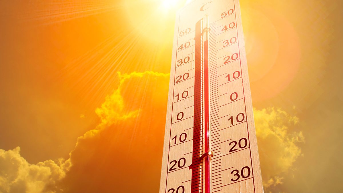 Heatwave Grips France and Europe; Over 1,000 Deaths Reported Amid AC Shortages