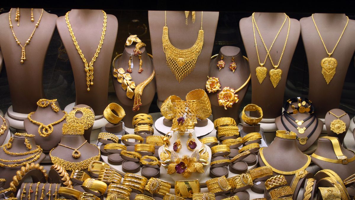 Gold Prices Continue to Fall on MCX, Drop by Rs 1,500 Per 10 Grams; Silver Also Extends Losses