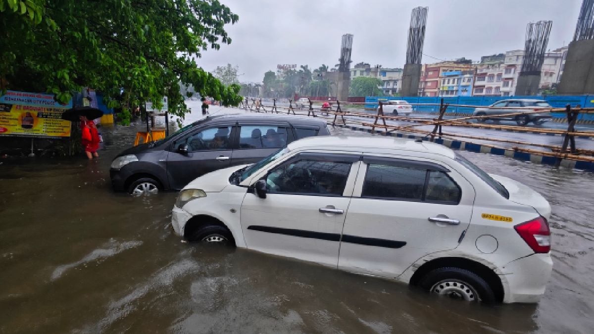 Red Alert in North Bengal: Heavy Rain, Landslides Disrupt Life