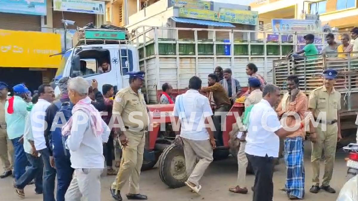 ಮಾವಿಗೆ ಬೆಂಬಲ ಬೆಲೆಗೆ ಆಗ್ರಹಿಸಿ ಕೋಲಾರ ಜಿಲ್ಲಾ ಬಂದ್ - ಶ್ರೀನಿವಾಸಪುರದಲ್ಲಿ ರಸ್ತೆ ತಡೆದು ಹೋರಾಟಗಾರರ ಭೀಕರ ಪ್ರತಿಭಟನೆ!!