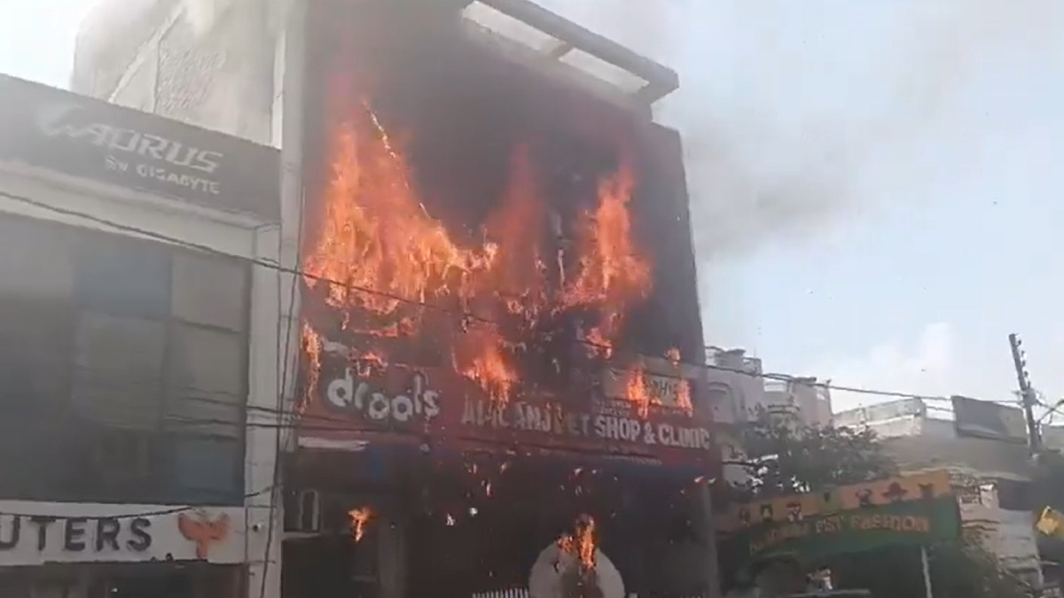 Lucknow Fire Tragedy: 3 Building Owners Arrested, 4 Officials Suspended After Blaze Kills 15