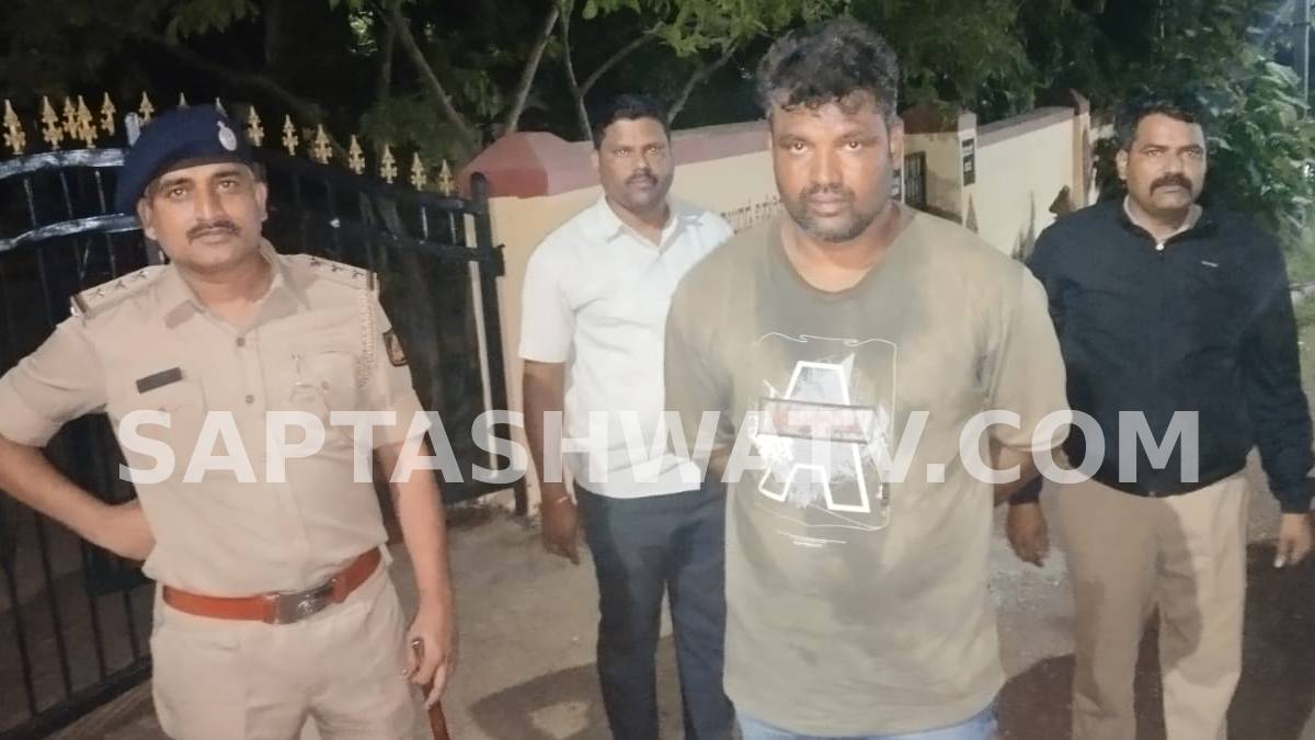ಹಳಿಯಾಳದಲ್ಲಿ ಪೊಲೀಸರ ಮೇಲೆಯೇ ಹಲ್ಲೆ ನಡೆಸಿ ಪರಾರಿಯಾಗಿದ್ದ ರೌಡಿಶೀಟರ್ ‘ಮಚ್ಚ್ ಮಂಜಾ’ ಮಹಾರಾಷ್ಟ್ರ ಗಡಿಯಲ್ಲಿ ಭರ್ಜರಿ ಬಂಧನ!!