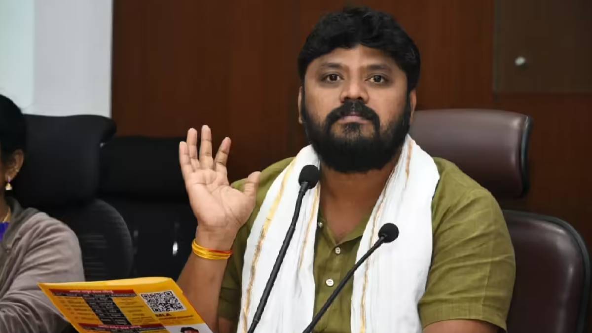 ಕುಮಾರಣ್ಣನ ಸಿಂಪಲ್ ಪಂಚೆಯ ಹಿಂದೆ ಕೋಟಿ ಕೋಟಿ ಆಸ್ತಿಯ ರಹಸ್ಯ - ಪ್ರದೀಪ್ ಈಶ್ವರ್ ಸ್ಫೋಟಕ ಸತ್ಯ ಬಯಲು!!