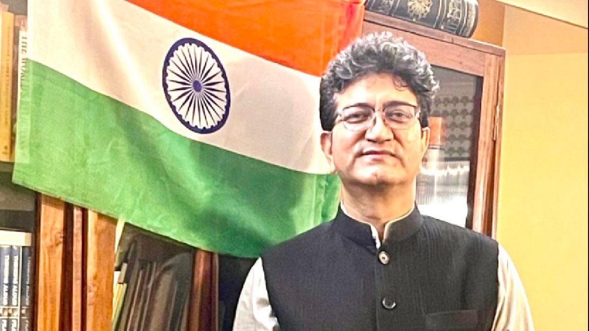 Prasoon Joshi to Head I&B Ministry's Film Reform Panel
