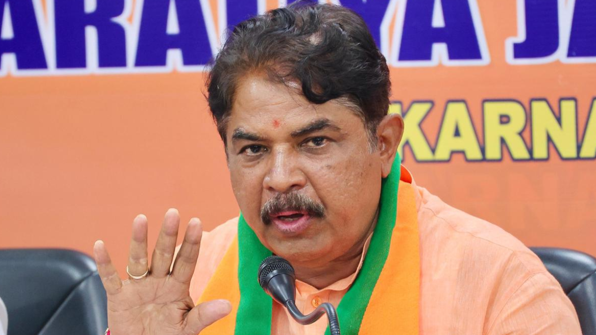 ಇದು ಹೊಸ ಪೋಸ್ಟರ್, ಒಳಗಿರೋದು ಹಳೇ ಸಿನಿಮಾ - ಹೊಸ ಸಂಪುಟದ ವಿರುದ್ಧ ಆರ್. ಅಶೋಕ್ ಆಕ್ರೋಶ!!