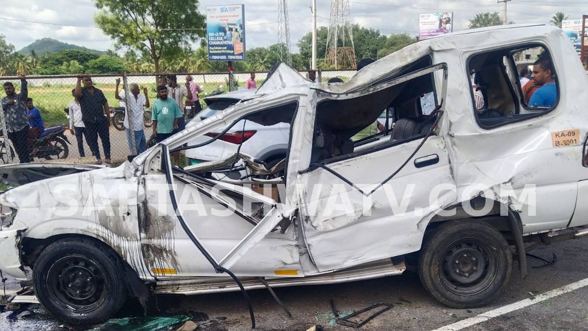 ಬೆಂಗಳೂರು-ಮೈಸೂರು ಎಕ್ಸ್‌ಪ್ರೆಸ್‌ವೇನಲ್ಲಿ ಭೀಕರ ಕಾರು ಅಪಘಾತ - ಚಾಲಕ ಸ್ಥಳದಲ್ಲೇ ಸಾ*ವು, ನಾಲ್ವರು BEOಗಳಿಗೆ ಗಂಭೀರ ಗಾಯ!!