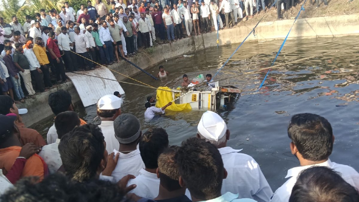 8 Dead After Pickup Vehicle Falls into Canal in Maharashtra | Photo Credit: https://x.com/jayprakashindia