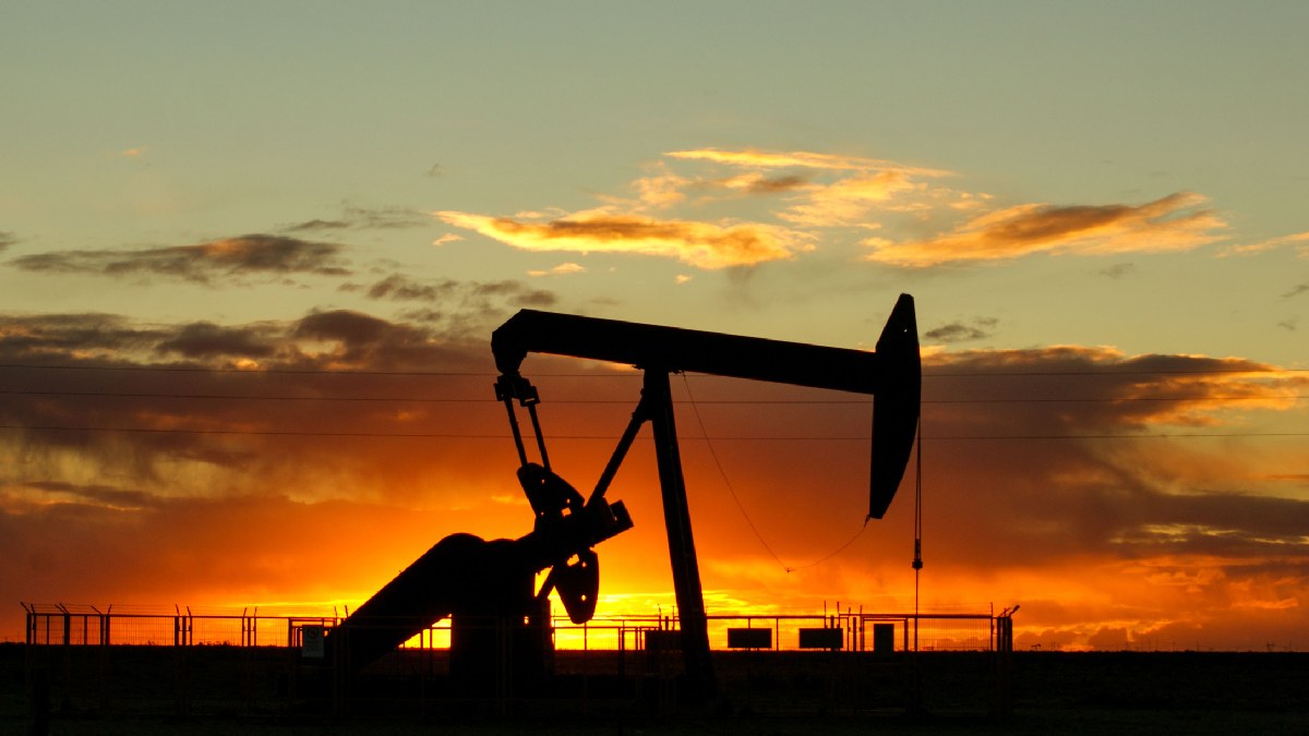 Crude Oil Surges After Iran Shuts Strait of Hormuz Amid Renewed US Tensions