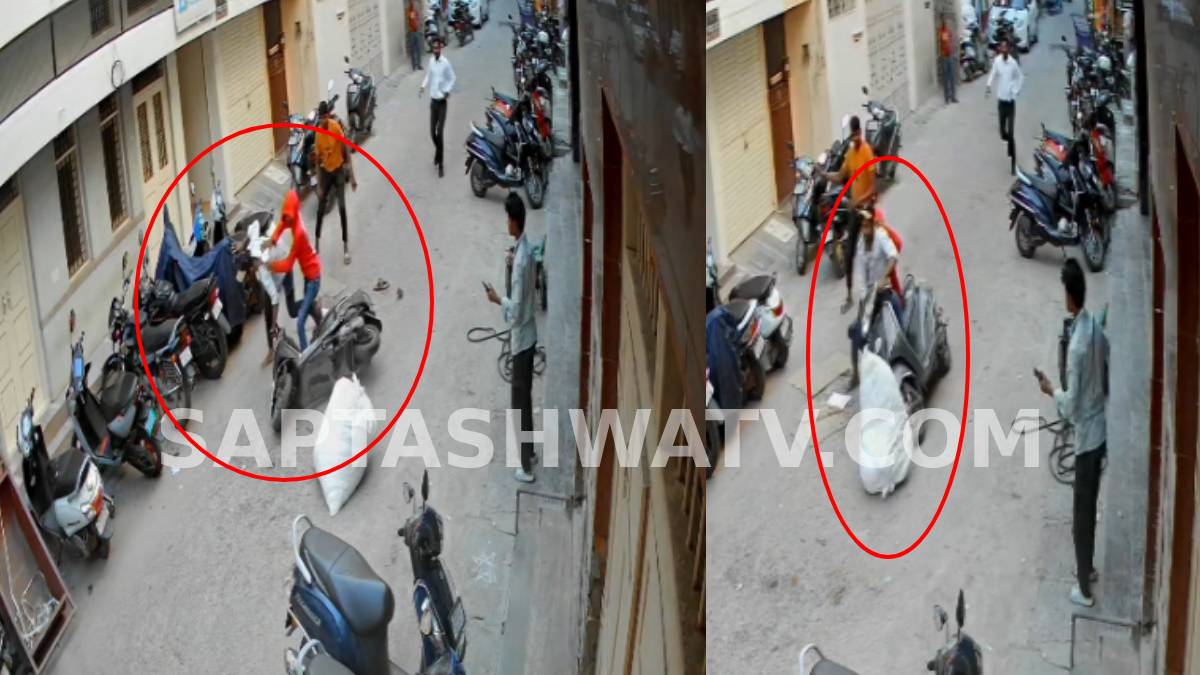 ಬೆಂಗಳೂರಿನಲ್ಲಿ ಹಗಲಲ್ಲೇ ಕಳ್ಳರ ಅಟ್ಟಹಾಸ - ಕಬ್ಬನ್‌ಪೇಟೆಯಲ್ಲಿ ಪಾದಚಾರಿಯ ಮೊಬೈಲ್ ಕಸಿಯಲು ಯತ್ನಿಸಿದ ಬೈಕ್ ಗ್ಯಾಂಗ್!!