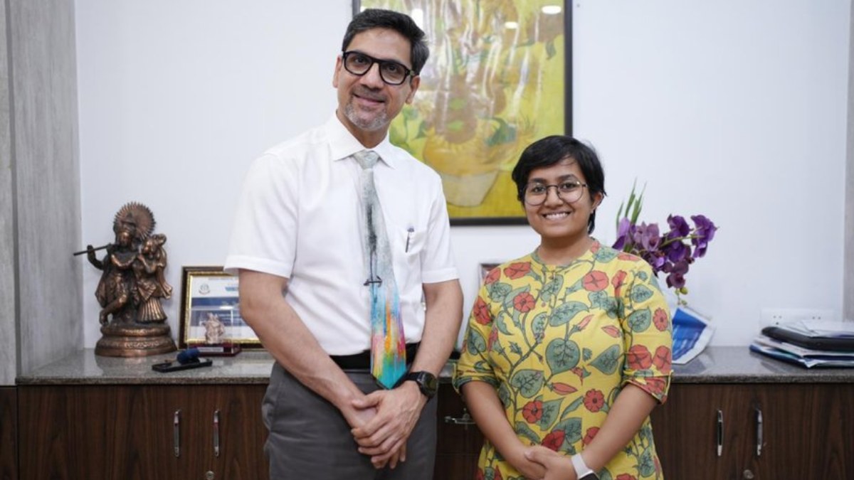 Delhi Woman Overcomes Lifelong Hearing Loss, Earns Place at IIM Bangalore
