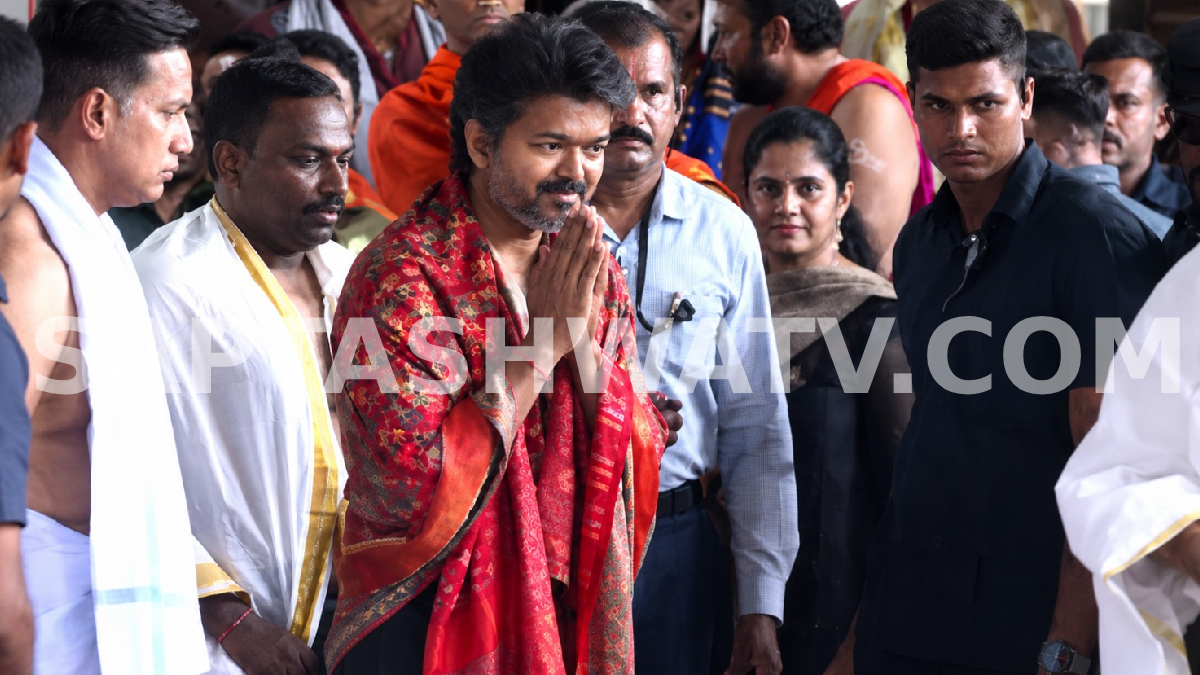 ಕೊಲ್ಲೂರು ಮೂಕಾಂಬಿಕೆಗೆ ಬೆಳ್ಳಿಯ ಖಡ್ಗ ಅರ್ಪಿಸಿದ ಸಿಎಂ ವಿಜಯ್!!