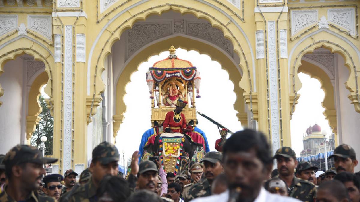 ನಾಡಹಬ್ಬ ಮೈಸೂರು ದಸರಾ 2026ರ ಅಧಿಕೃತ ವೇಳಾಪಟ್ಟಿ ಪ್ರಕಟ - ಅಕ್ಟೋಬರ್ 11 ರಿಂದ 11 ದಿನಗಳ ಕಾಲ ಸಾಂಸ್ಕೃತಿಕ ನಗರಿಯಲ್ಲಿ ಜರುಗಲಿದೆ ಮಹೋತ್ಸವ!!
