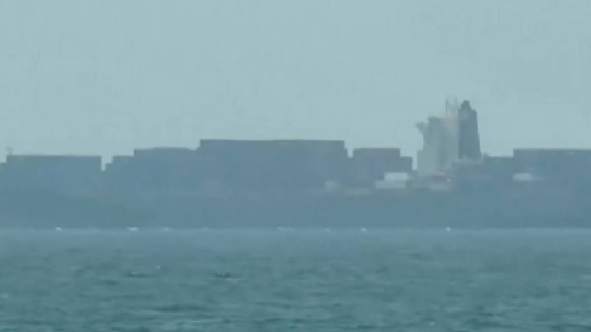 Oil tanker sailing through the Strait of Hormuz amid heightened regional tensions | Photo Credit: https://x.com/GUMMALLALAKSHM3