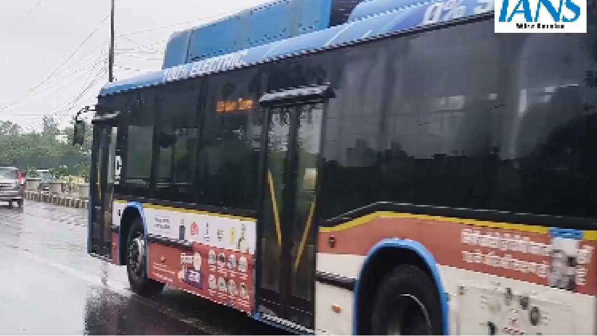 Heavy rain clouds over Delhi-NCR today | Photo Credit: https://x.com/ians_india