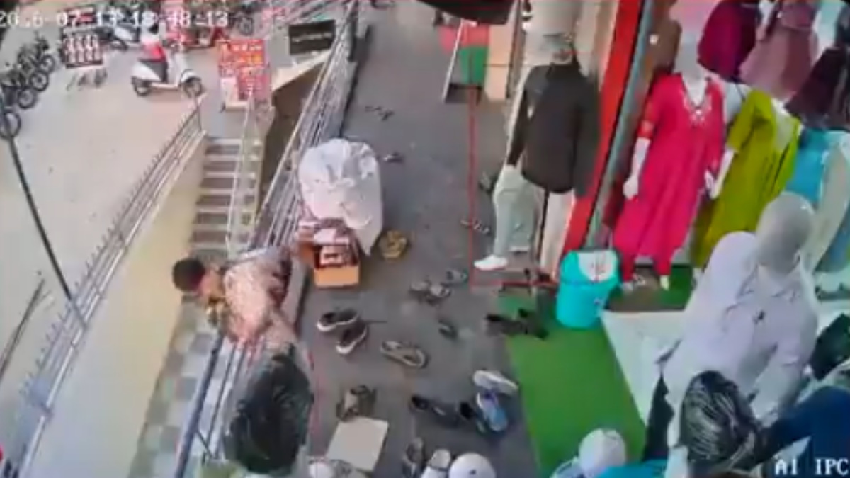 4-Year-Old Critically Injured After Falling From First Floor of Clothing Store in Karnataka
