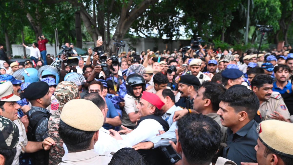 ‘Will You Tear Clothes of Daughters?’ Akhilesh Yadav Criticises Police Action During CJP Protest